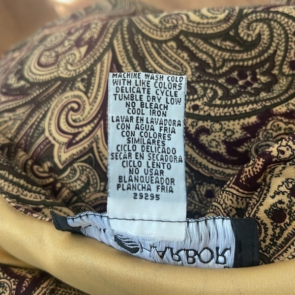 Sag Harbor gold, and burgundy button down top with 1 front pocket. 16 - Picture 11 of 11